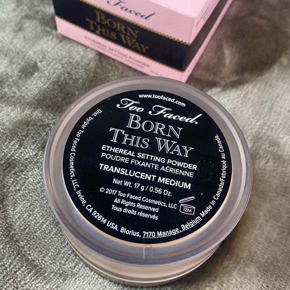 Too Faced Setting Powder “Translucent Medium” - Picture 3 of 9
